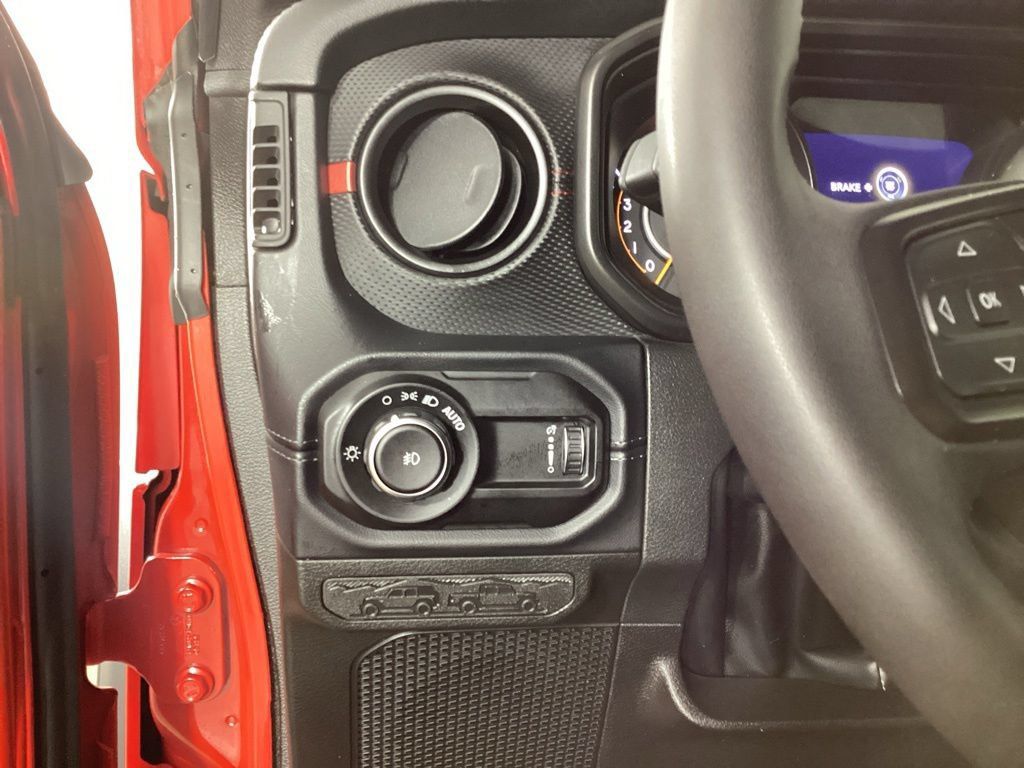 Used 2026 Jeep Wrangler Unlimited Rubicon AWD/4WD image 12
