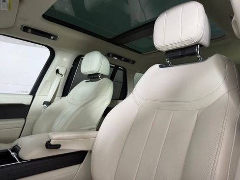 Used 2024 Land Rover Range Rover SE AWD/4WD image 5