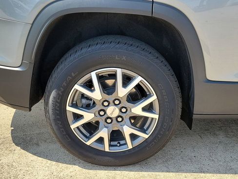 Used 2023 GMC Acadia SLE w/ Driver Convenience Package image 7