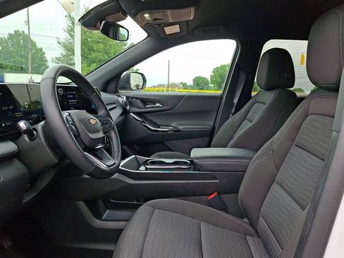 Used 2025 Chevrolet Equinox LT FWD image 12