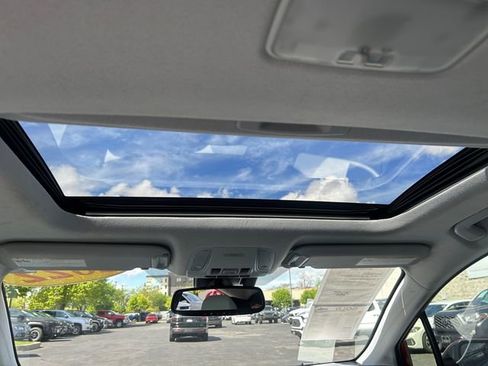 Certified 2022 Toyota Prius Limited w/ Premium Convenience Package image 24