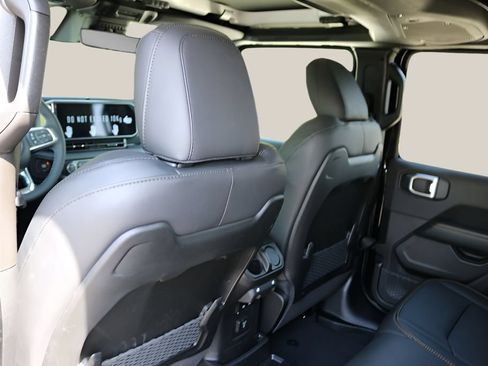New 2026 Jeep Wrangler Unlimited Sahara AWD/4WD image 15