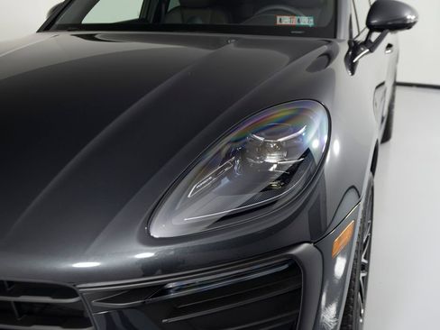Certified 2026 Porsche Macan AWD/4WD image 38