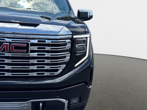 Used 2025 GMC Sierra 1500 Denali w/ Denali Reserve Package AWD/4WD image 11