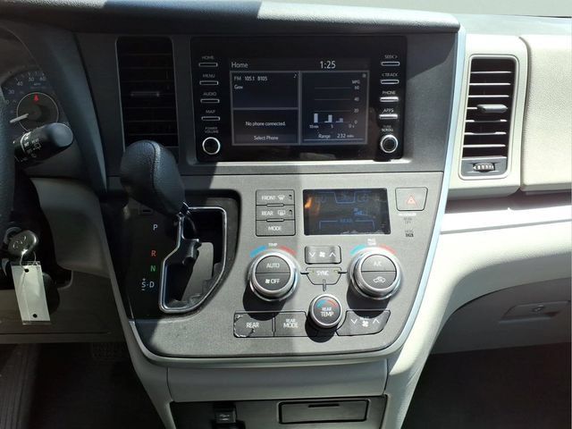 Used 2020 Toyota Sienna L FWD image 18