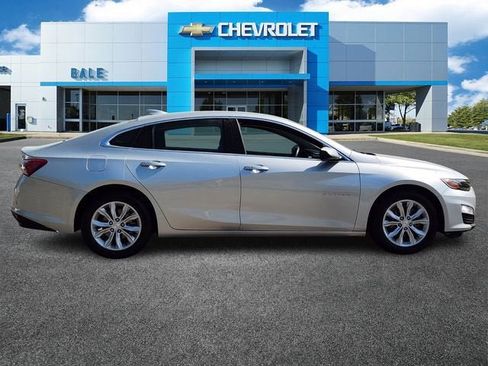 Used 2022 Chevrolet Malibu LT image 2