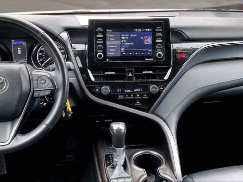 Used 2024 Toyota Camry SE image 9