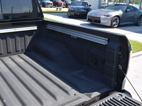 Used 2024 Nissan Frontier SV w/ SV Convenience Package RWD image 13