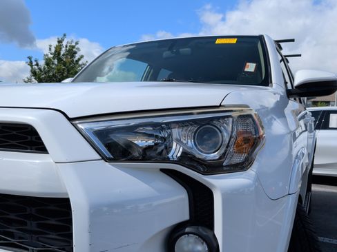 Used 2015 Toyota 4Runner SR5 AWD/4WD image 3
