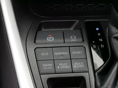 Certified 2025 Toyota RAV4 XLE image 28