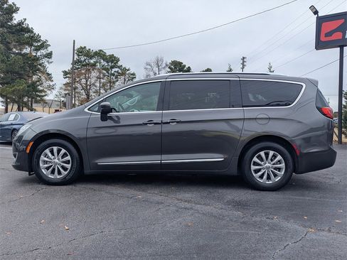 Used 2018 Chrysler Pacifica Touring-L image 25