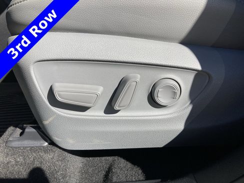 Used 2024 Toyota Highlander Limited image 35