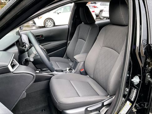 Used 2025 Toyota Corolla LE image 7