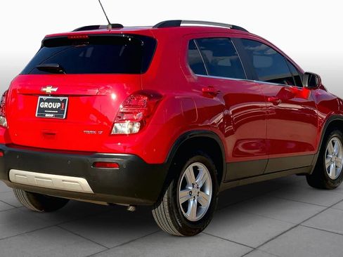 Used 2016 Chevrolet Trax LT w/ LT Sun and Sound Package FWD image 12