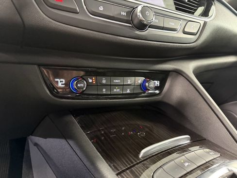 Used 2019 Buick Regal Avenir w/ Driver Confidence Package II image 18