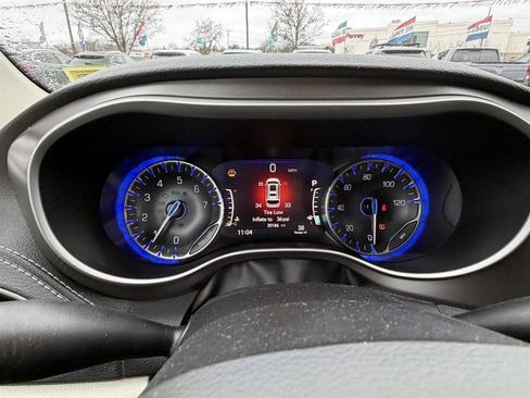 Used 2022 Chrysler Pacifica Touring-L image 27