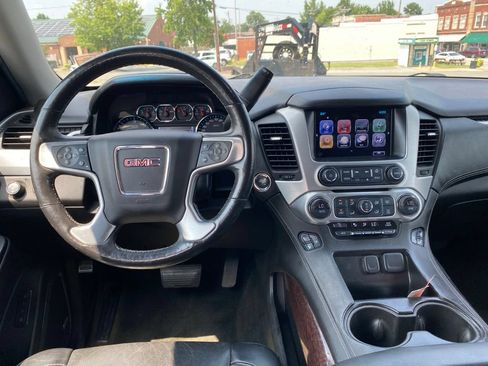 Used 2017 GMC Yukon XL SLT AWD/4WD image 13