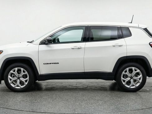 Used 2025 Jeep Compass Latitude AWD/4WD image 5