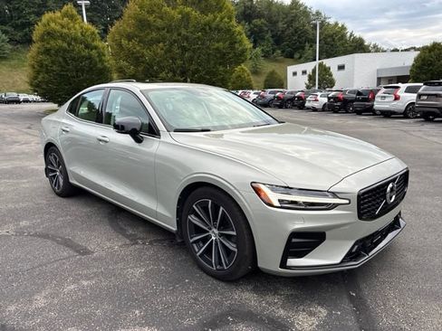 Used 2022 Volvo S60 B5 Momentum w/ Climate Package AWD/4WD image 8