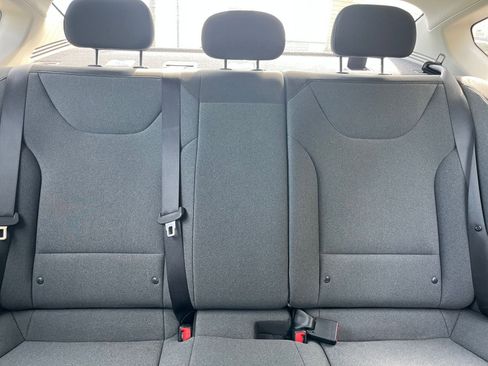 Used 2025 Kia K4 LXS image 37