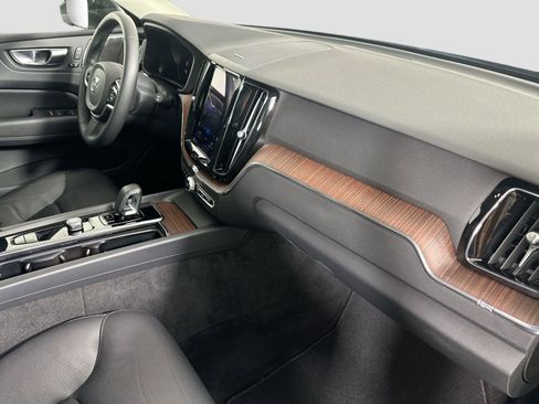 Certified 2023 Volvo XC60 B5 Plus image 30