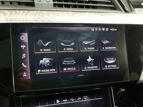 Used 2021 Audi e-tron Premium Plus image 32