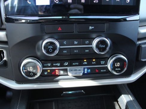 Used 2023 Ford Expedition XLT image 38