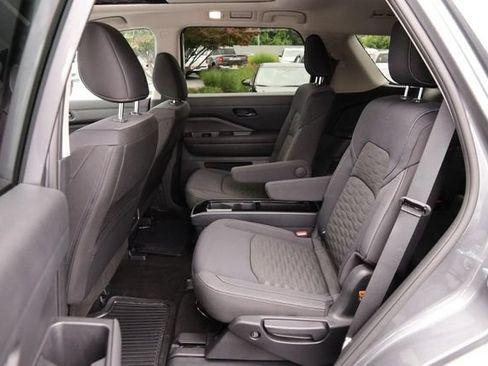 Certified 2025 Nissan Pathfinder SV w/ SV Premium Package FWD image 10