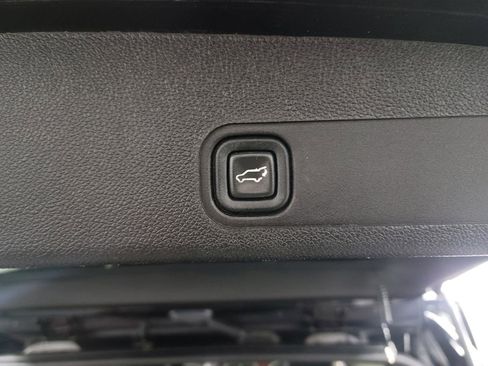 Used 2014 Chevrolet Suburban LTZ image 29