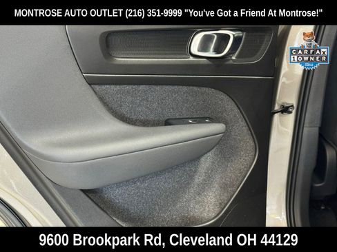 Used 2022 Volvo XC40 T5 R-Design w/ Climate Package image 38