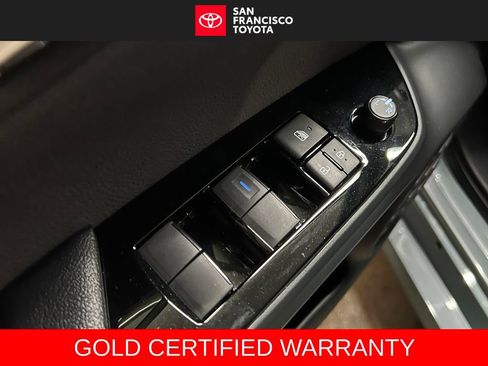 Certified 2022 Toyota Prius LE FWD image 32