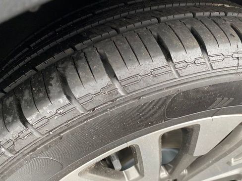 Used 2020 Ford Escape Titanium image 23