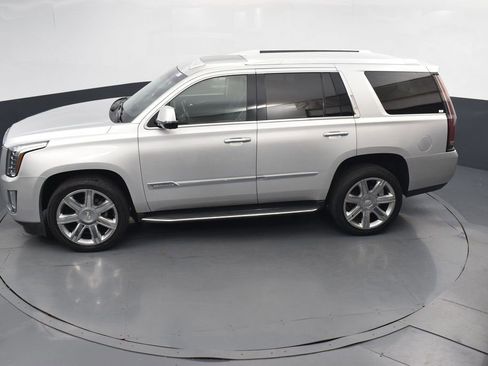 Used 2016 Cadillac Escalade Luxury image 41