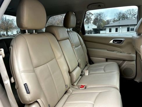 Used 2018 Nissan Pathfinder SL image 23