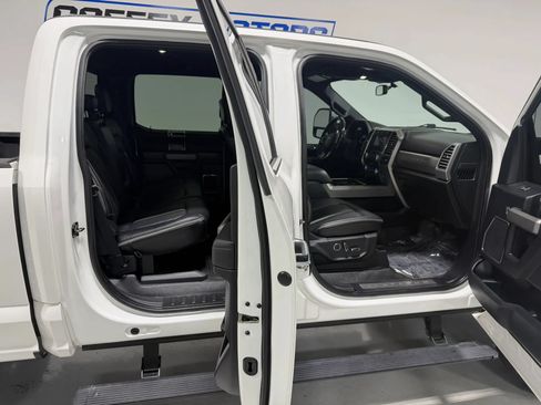 Used 2020 Ford F250 Platinum w/ FX4 Off-Road Package AWD/4WD image 17