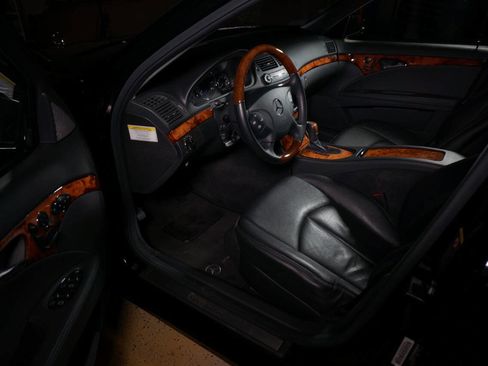 Used 2006 Mercedes-Benz E 350 Sedan image 17