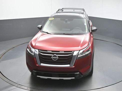Used 2024 Nissan Pathfinder Platinum FWD image 47