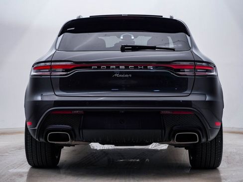 Certified 2025 Porsche Macan image 11