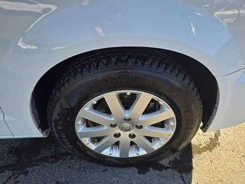 Used 2014 Chrysler Town & Country Touring image 9