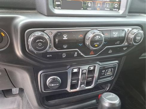 Used 2022 Jeep Gladiator Overland w/ Popular Equipment Package AWD/4WD image 26