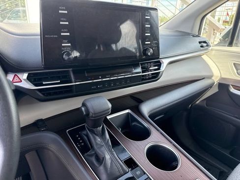 Used 2022 Toyota Sienna LE AWD/4WD image 8