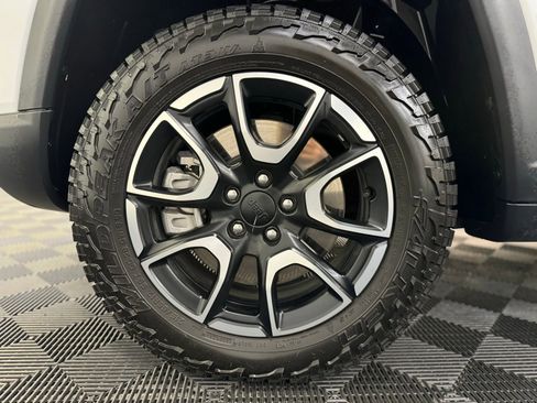 Used 2024 Jeep Compass Trailhawk w/ Trailhawk Convenience Group image 11