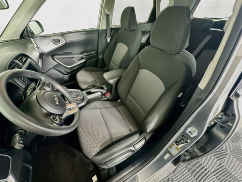 Used 2025 Kia Soul LX w/ LX Technology Package FWD image 13
