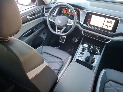 Used 2025 Volkswagen Atlas Peak Edition SE image 14