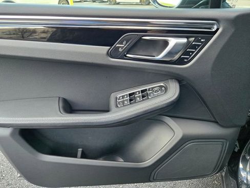 Used 2025 Porsche Macan image 20