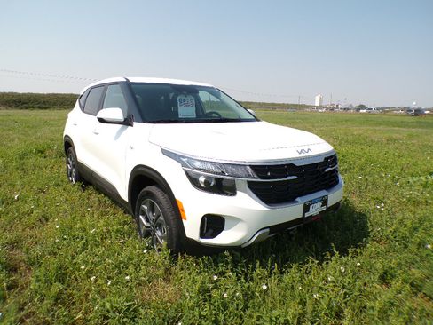 Used 2026 Kia Seltos LX AWD/4WD image 3