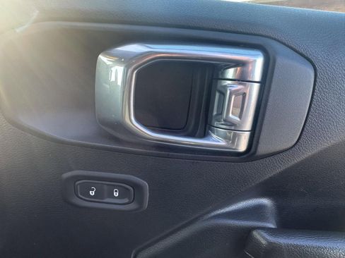 Used 2024 Jeep Wrangler Rubicon image 44