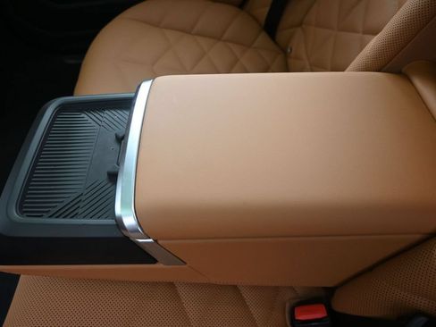 Used 2026 BMW 740i RWD image 17