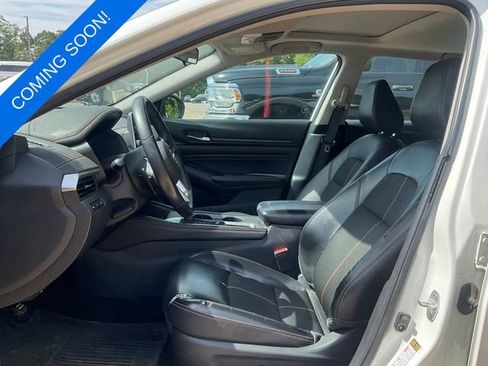 Used 2019 Nissan Altima 2.5 SR w/ SR Premium Package FWD image 3