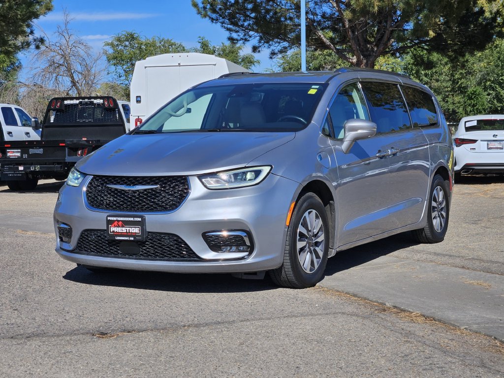 Used 2021 Chrysler Pacifica Touring-L FWD image 2